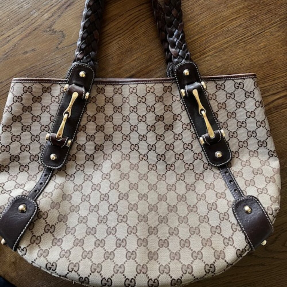 Gucci Medium Pelham Hobo bag